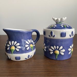 2001 Oneida Spring Daisy Creamer and Covered Sugar Dish Set